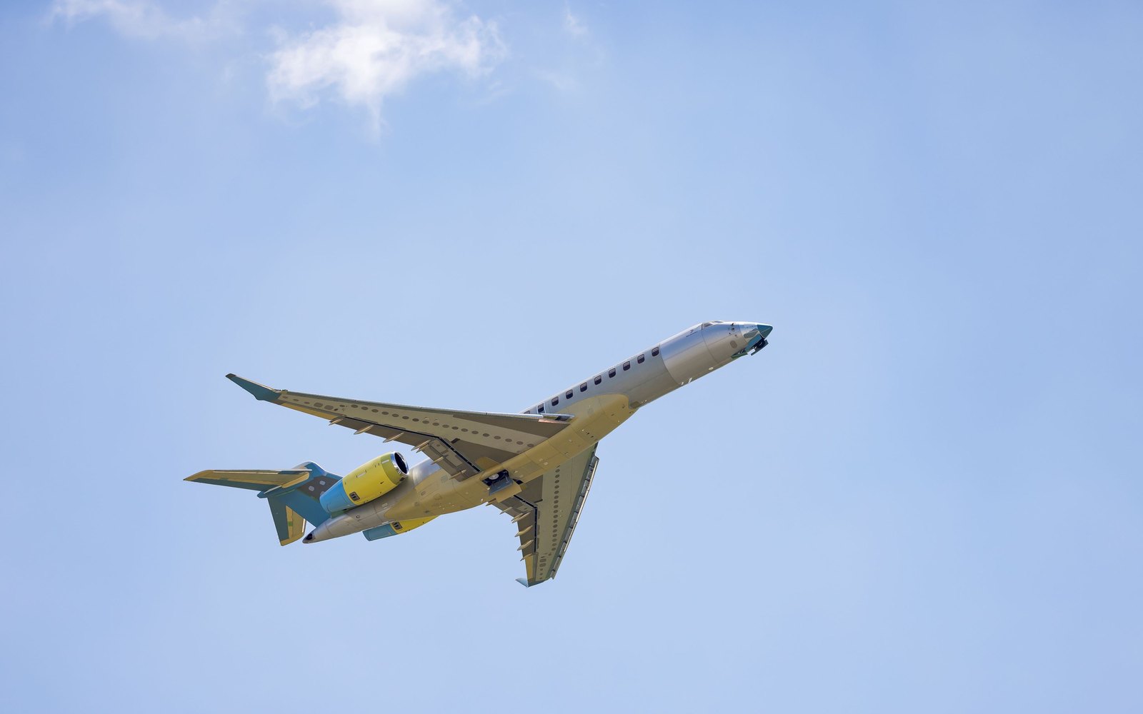 The Bombardier Global 8000 in flight
